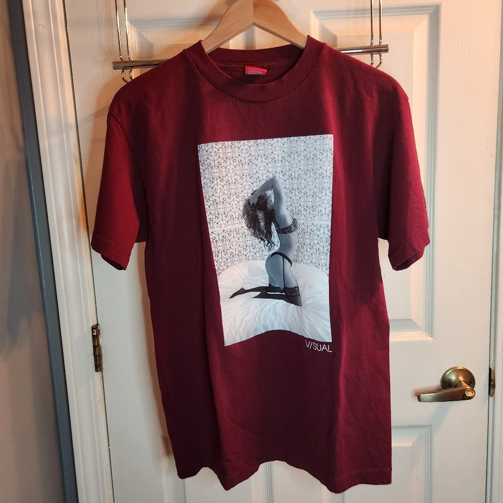 Visual by Van Styles Men's Medium Red Maroon Nicole Heartbreaker Model Tee Shirt